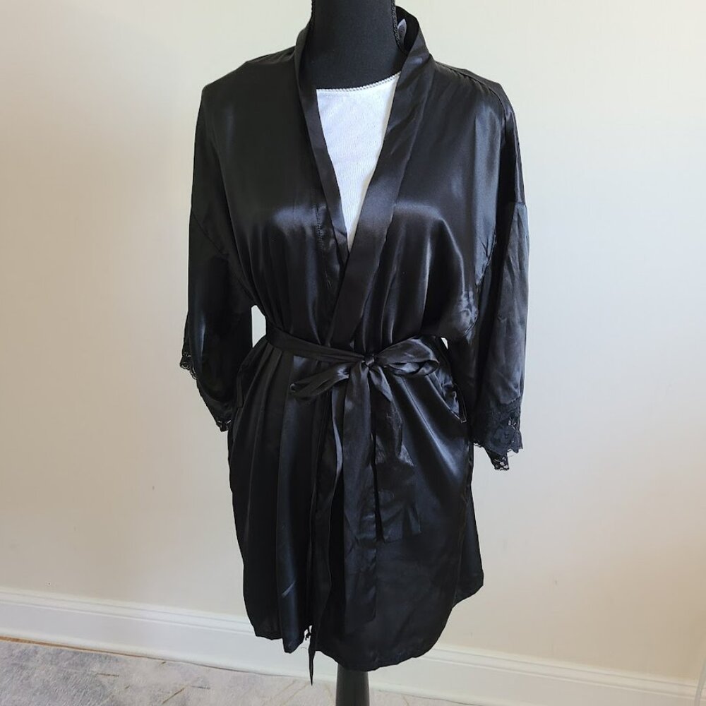 Frederick’s of Hollywood Black Satin Robe with Lace Trim Women’s Size Large